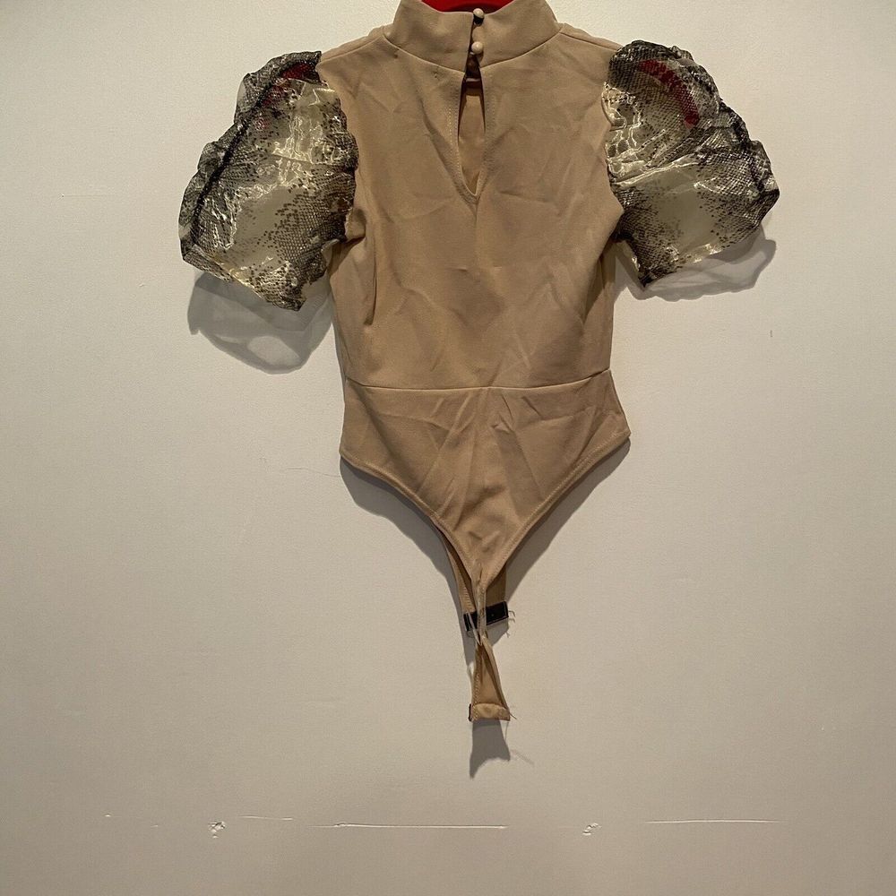 NWT Pretty Little Thing Nude Crepe High Neck Snakeskin Organza Bodysuit Size 2 - Picture 3 of 6